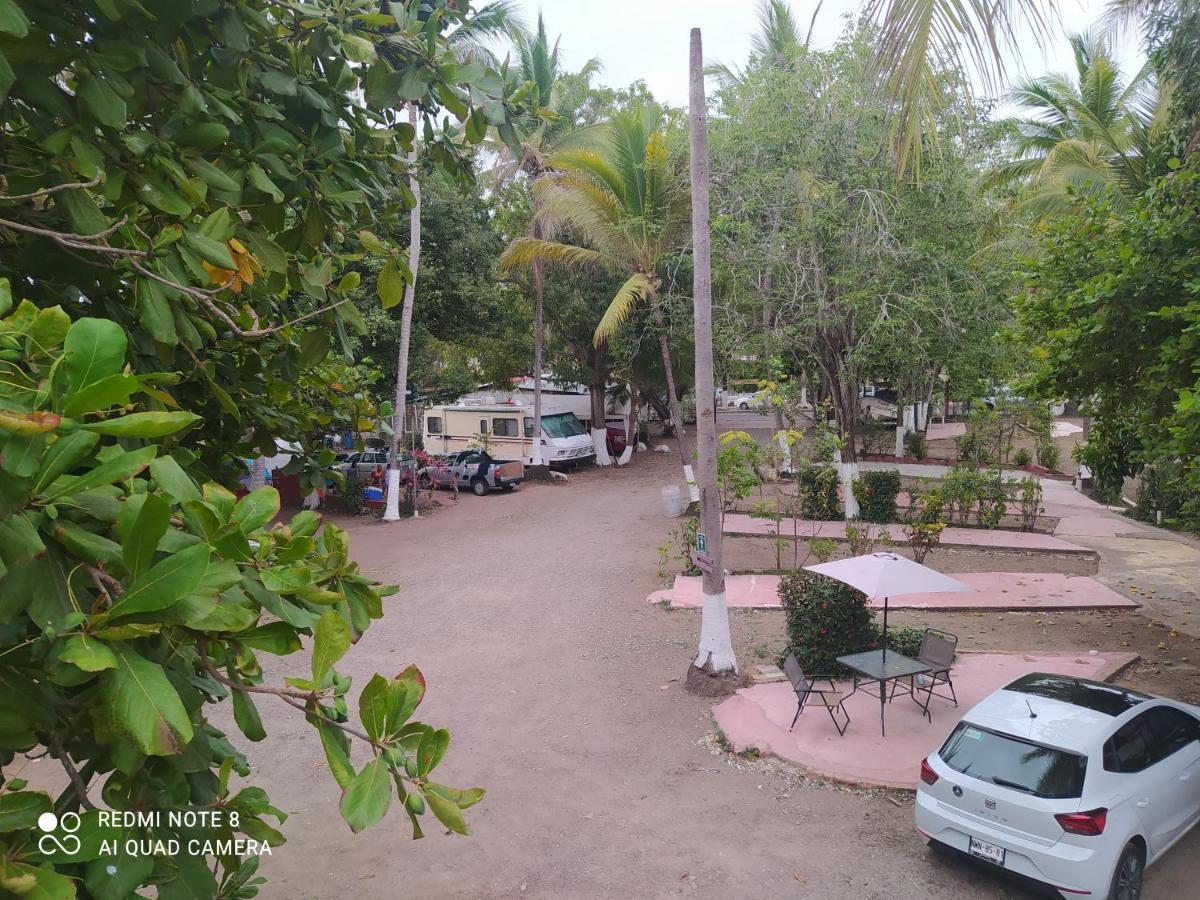 Delias Trailer Park Hotel ริงกอน เด กัวยาบิโตส ภายนอก รูปภาพ